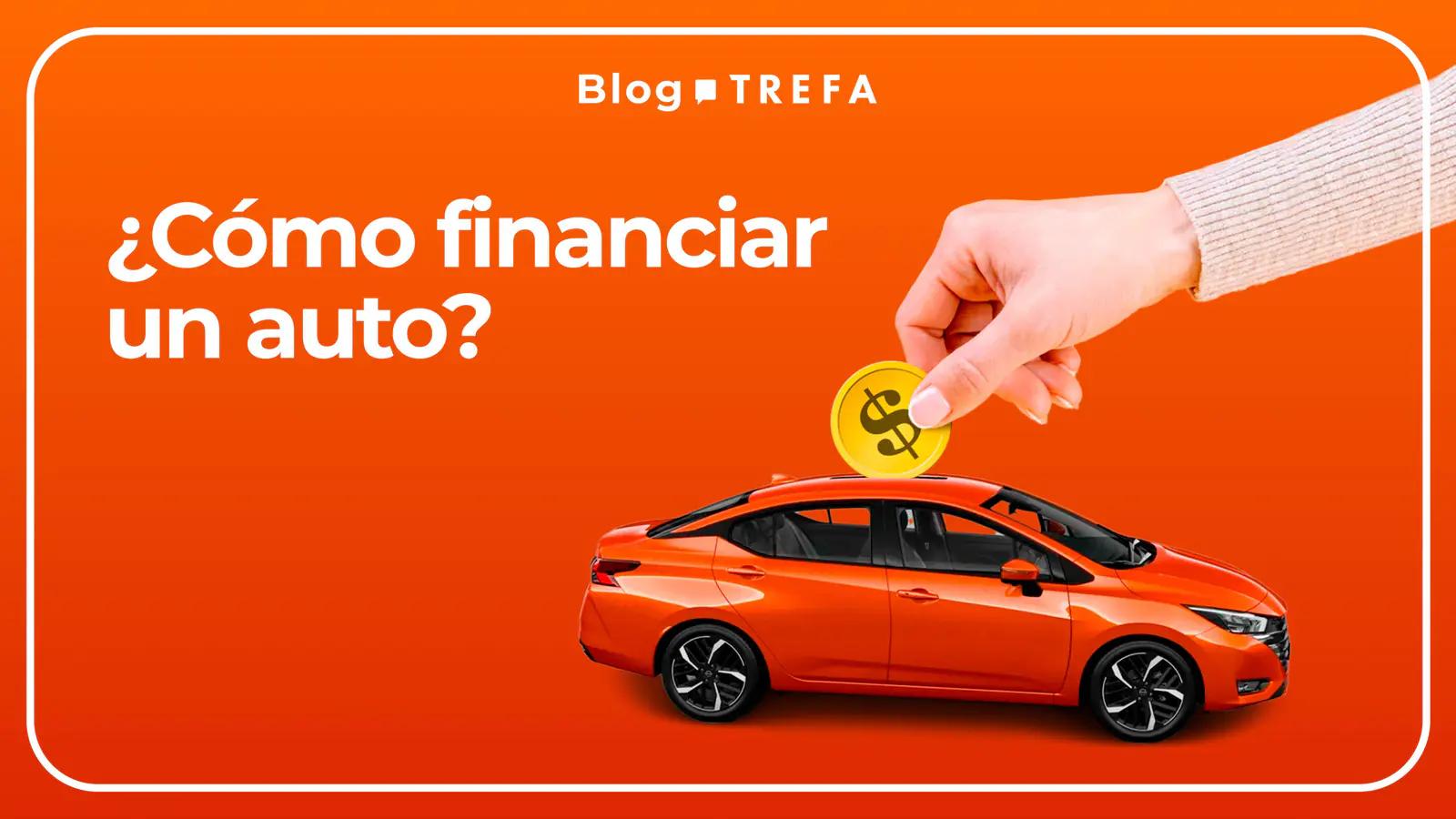 Persona firmando contrato de financiamiento para auto seminuevo en concesionaria