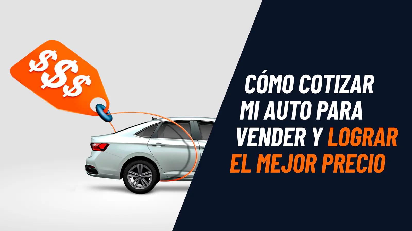 Persona revisando la cotización de su auto seminuevo antes de venderlo en México