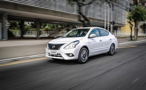 Nissan Versa 2018 seminuevo color blanco en México